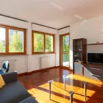 Cozy&Spacious Apt 2 Min Walk From The Tram Stop!