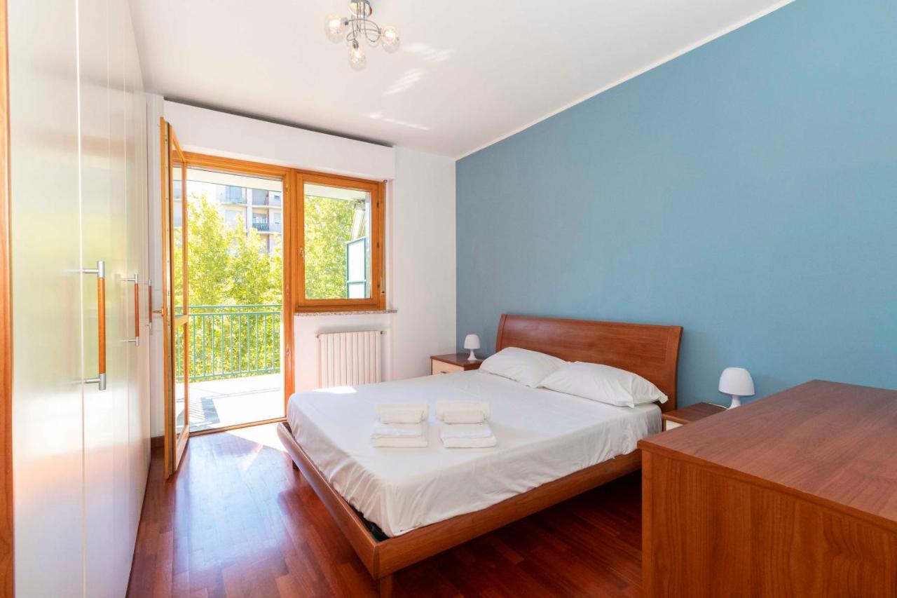 Cozy&spacious Apt 2 Min Walk From The Tram Stop! Apartment