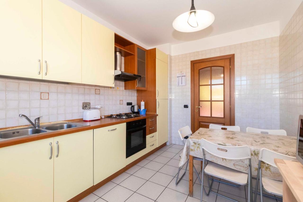 Apartment Cozy&spacious Apt 2 Min Walk From The Tram Stop!