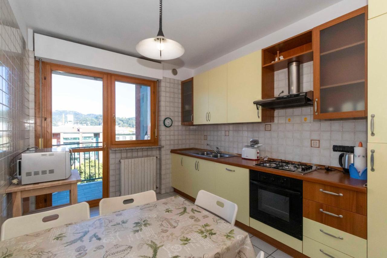 Cozy&spacious Apt 2 Min Walk From The Tram Stop! Apartment *