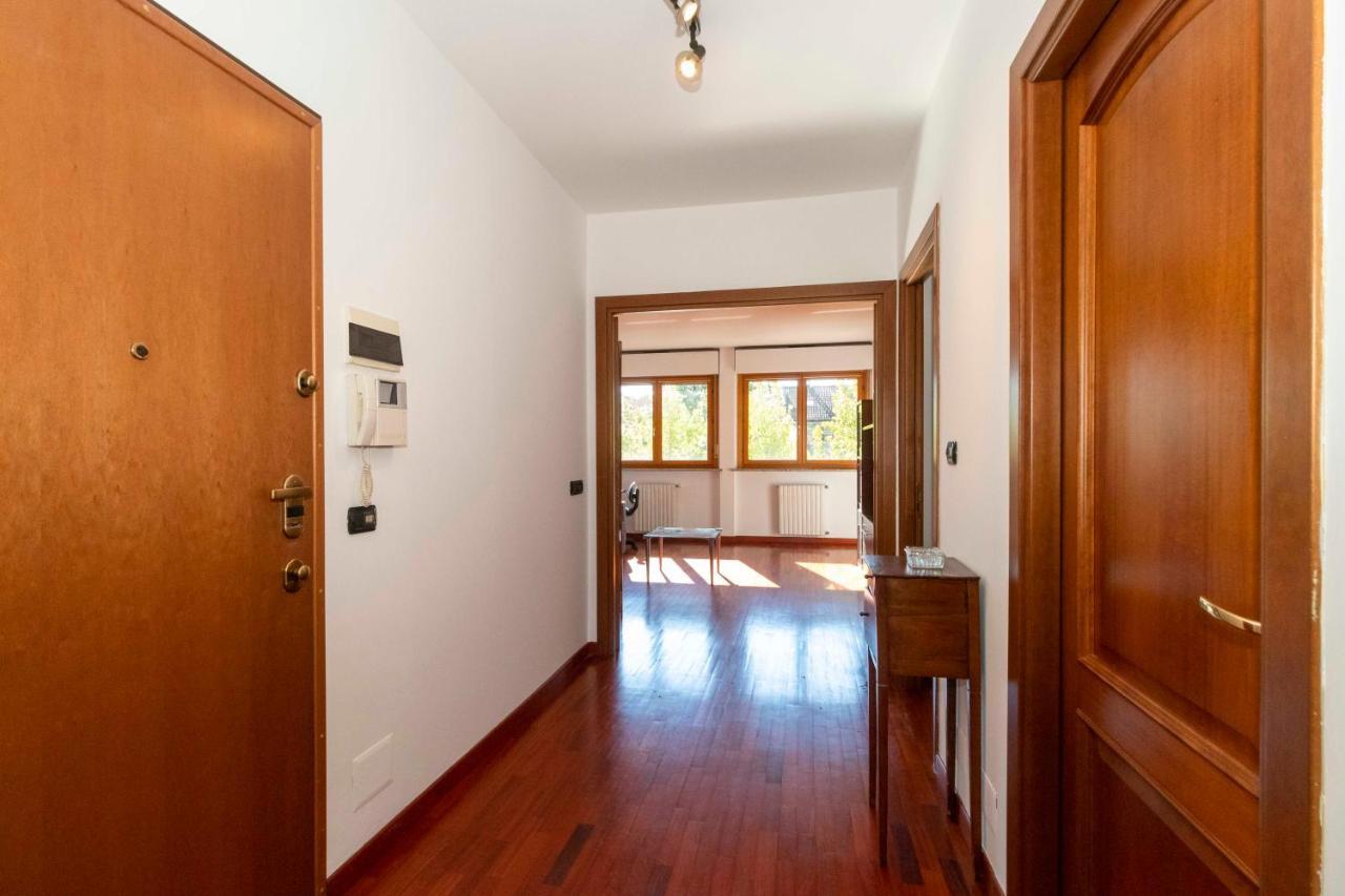 Cozy&spacious Apt 2 Min Walk From The Tram Stop! Apartment *