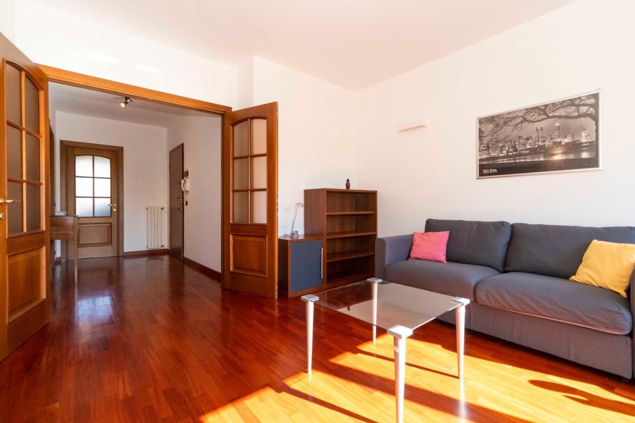 Apartment Cozy&spacious Apt 2 Min Walk From The Tram Stop! *