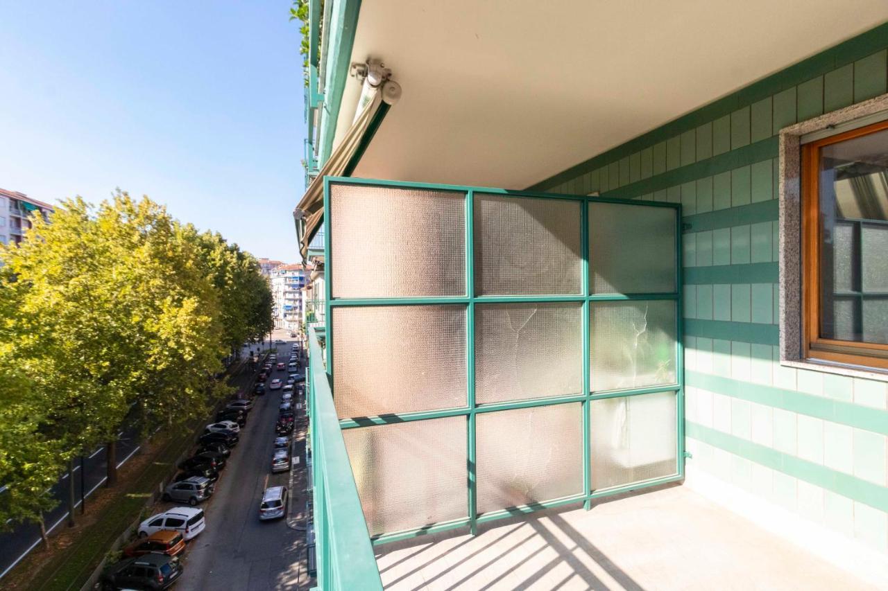 Cozy&spacious Apt 2 Min Walk From The Tram Stop!