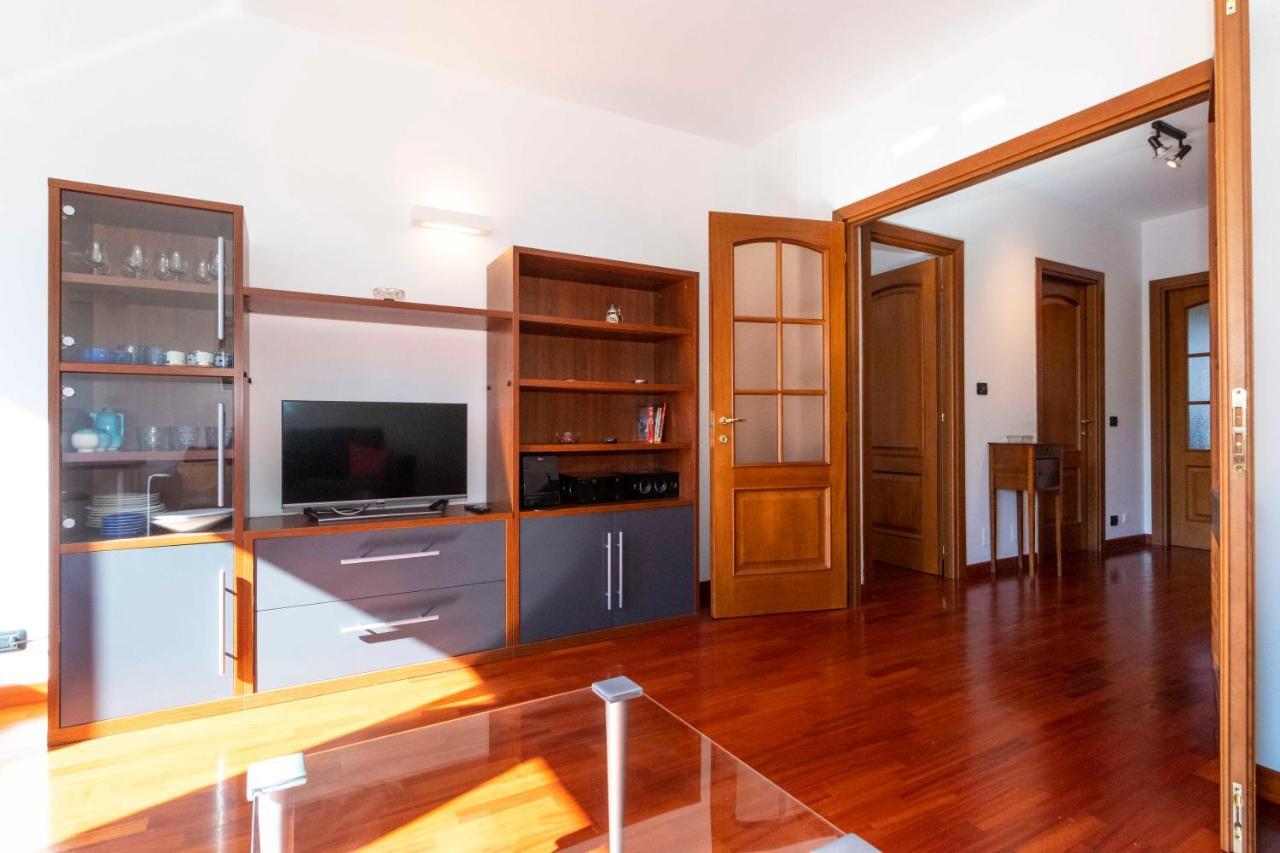 Apartment Cozy&spacious Apt 2 Min Walk From The Tram Stop!