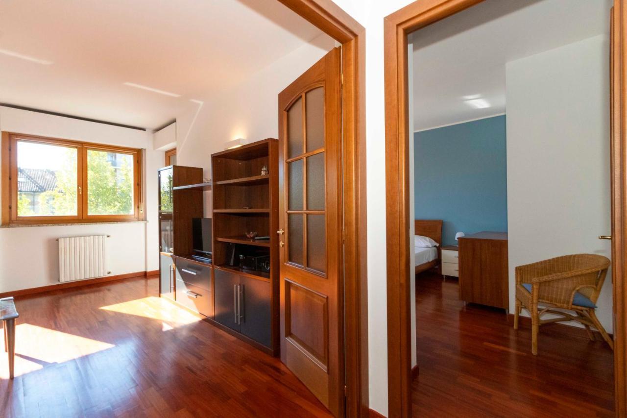 Cozy&spacious Apt 2 Min Walk From The Tram Stop! Apartment *