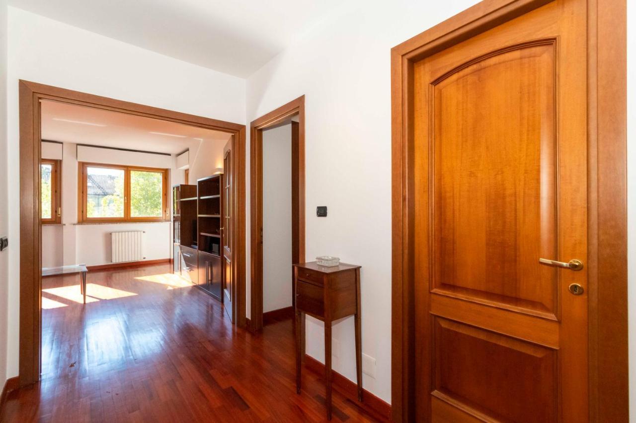 Cozy&spacious Apt 2 Min Walk From The Tram Stop!