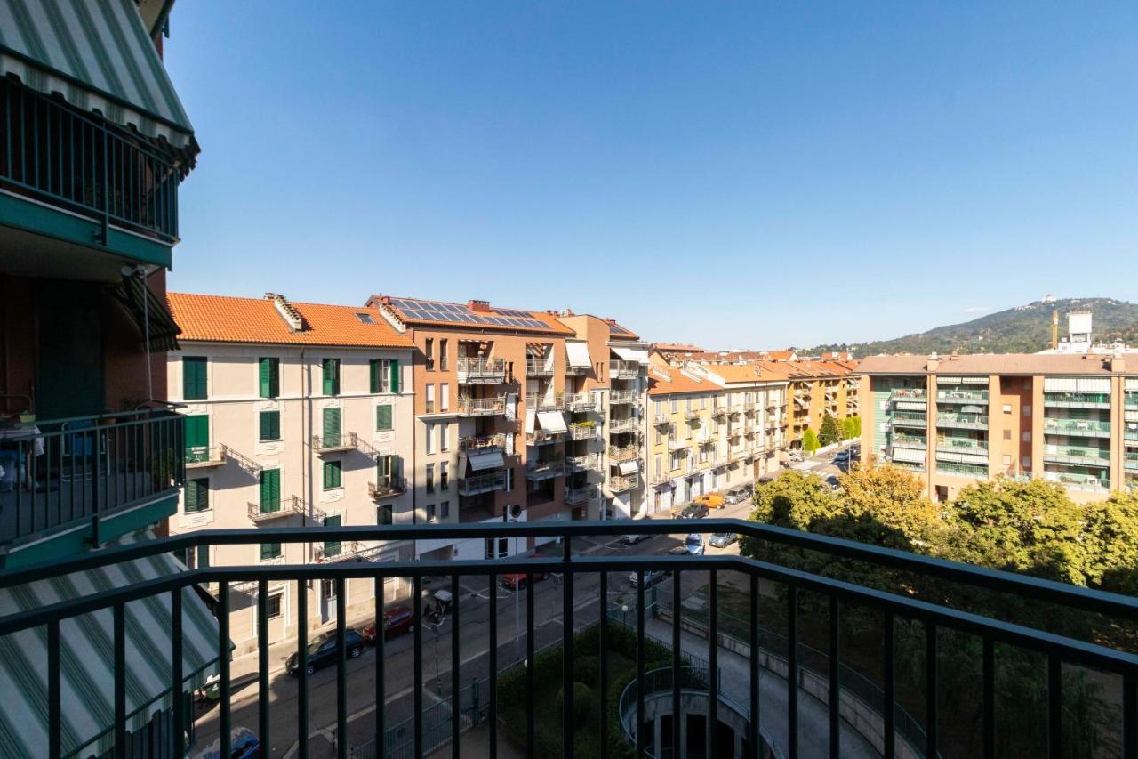 Cozy&spacious Apt 2 Min Walk From The Tram Stop! Apartment