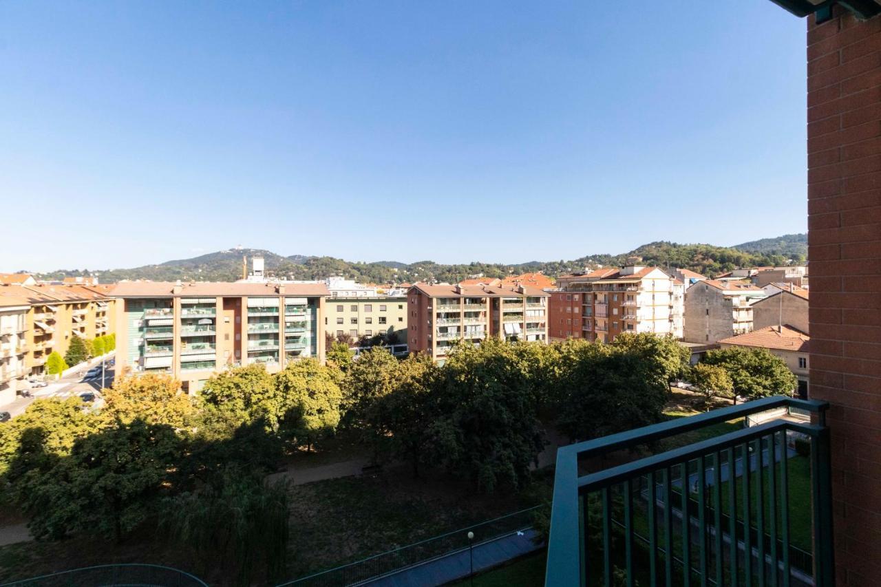Cozy&spacious Apt 2 Min Walk From The Tram Stop!