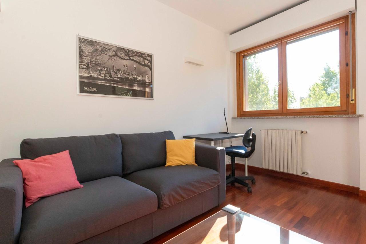 Cozy&spacious Apt 2 Min Walk From The Tram Stop! *