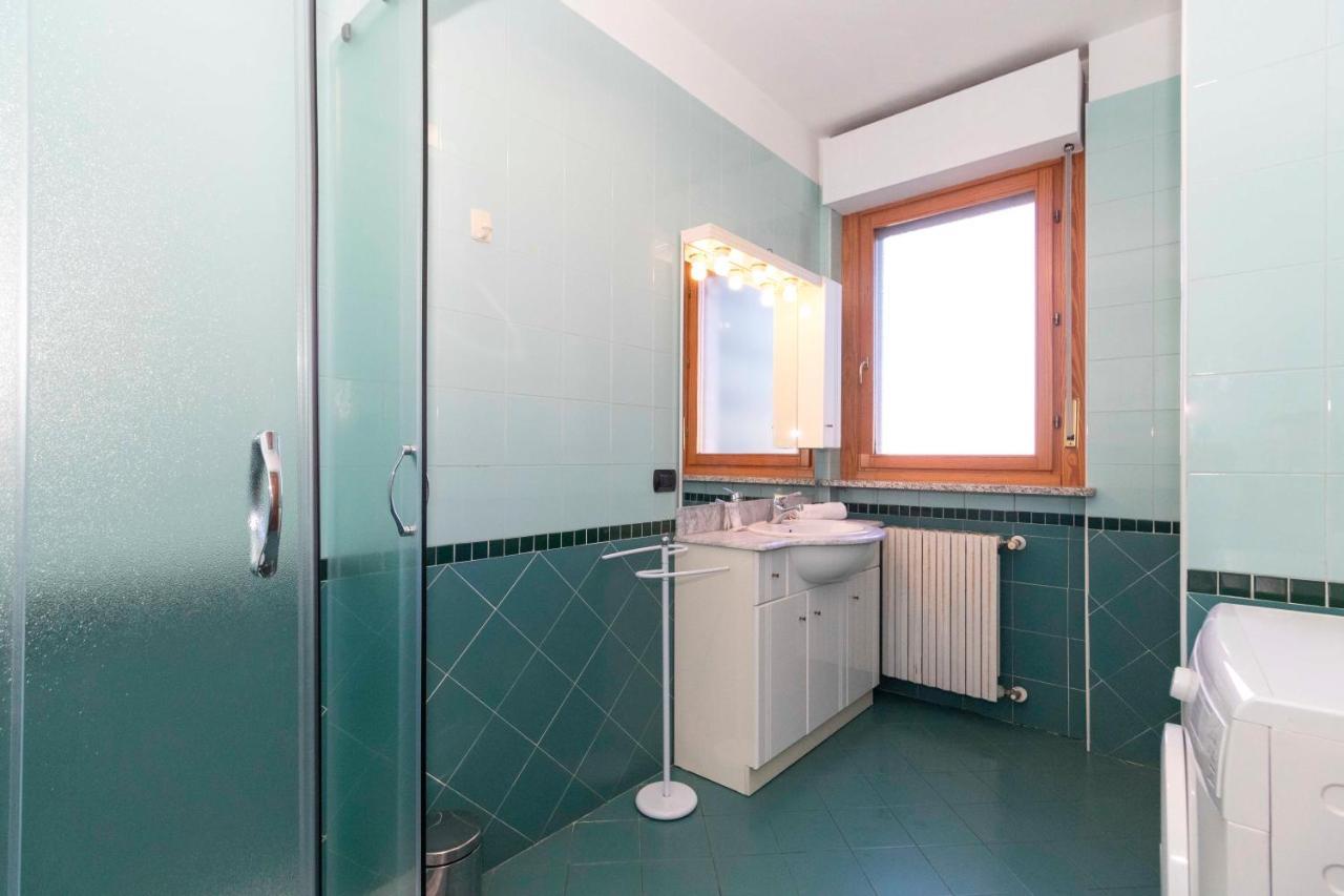 Cozy&spacious Apt 2 Min Walk From The Tram Stop! Apartment *