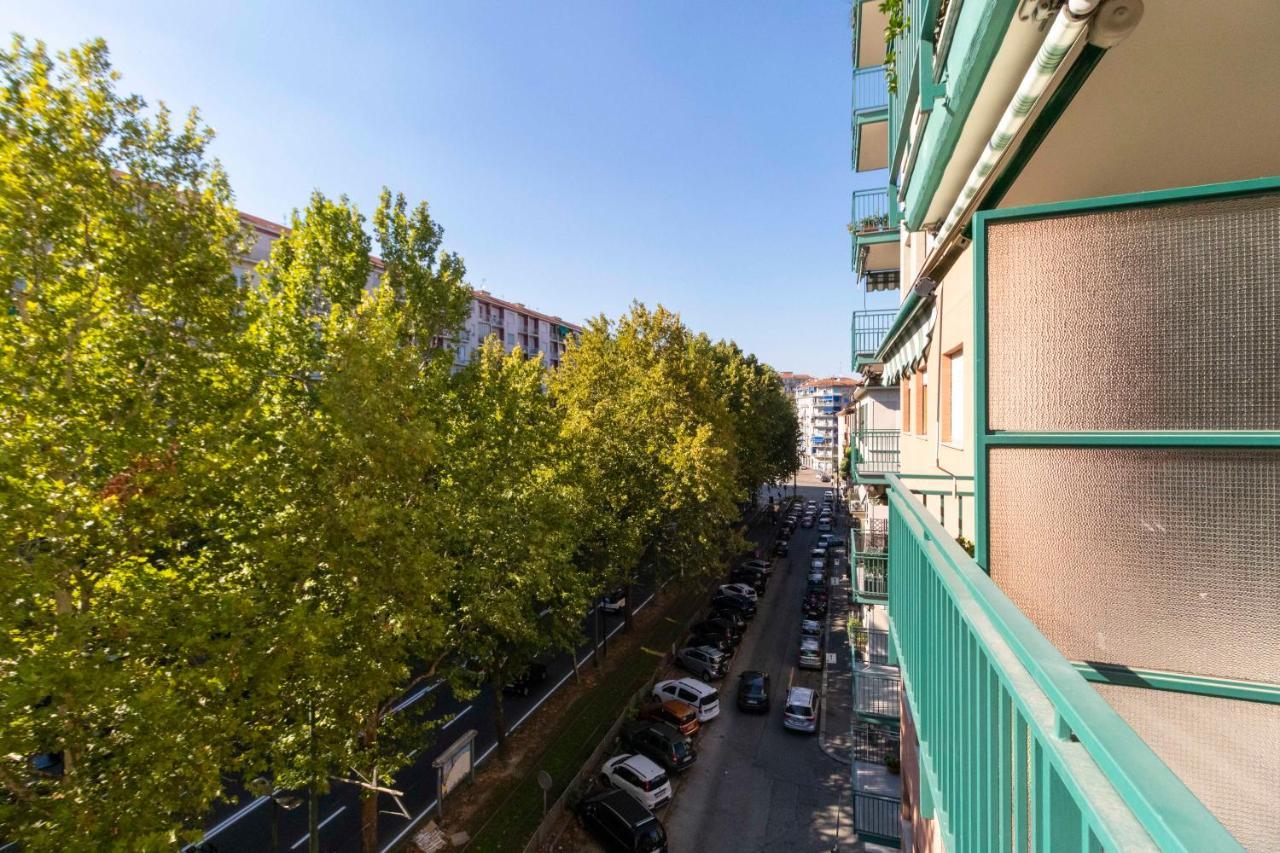 Cozy&spacious Apt 2 Min Walk From The Tram Stop! *